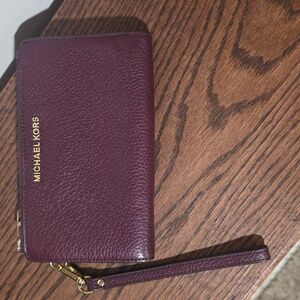 💥💥💥Michael Kors Double Zipper Wristlet Wallet Burgundy Pebble Leather